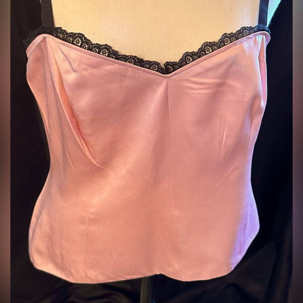 In excellent condition, like new Dana Buchman Size 10 Pink/Very Light Mauve Top